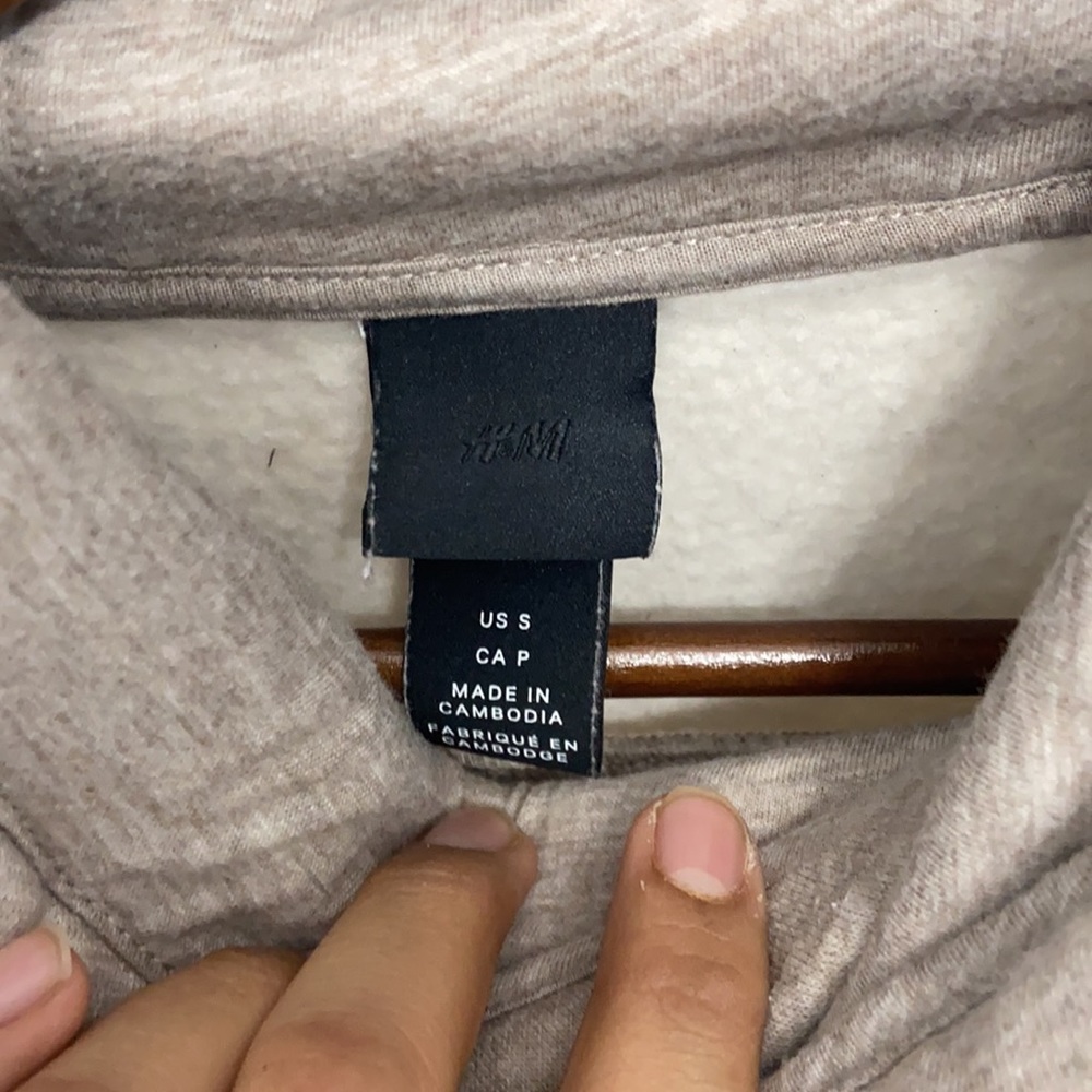 H&M Turtle neck - Picture 2 of 3